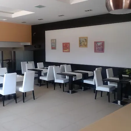 Harmonia Hotel *
